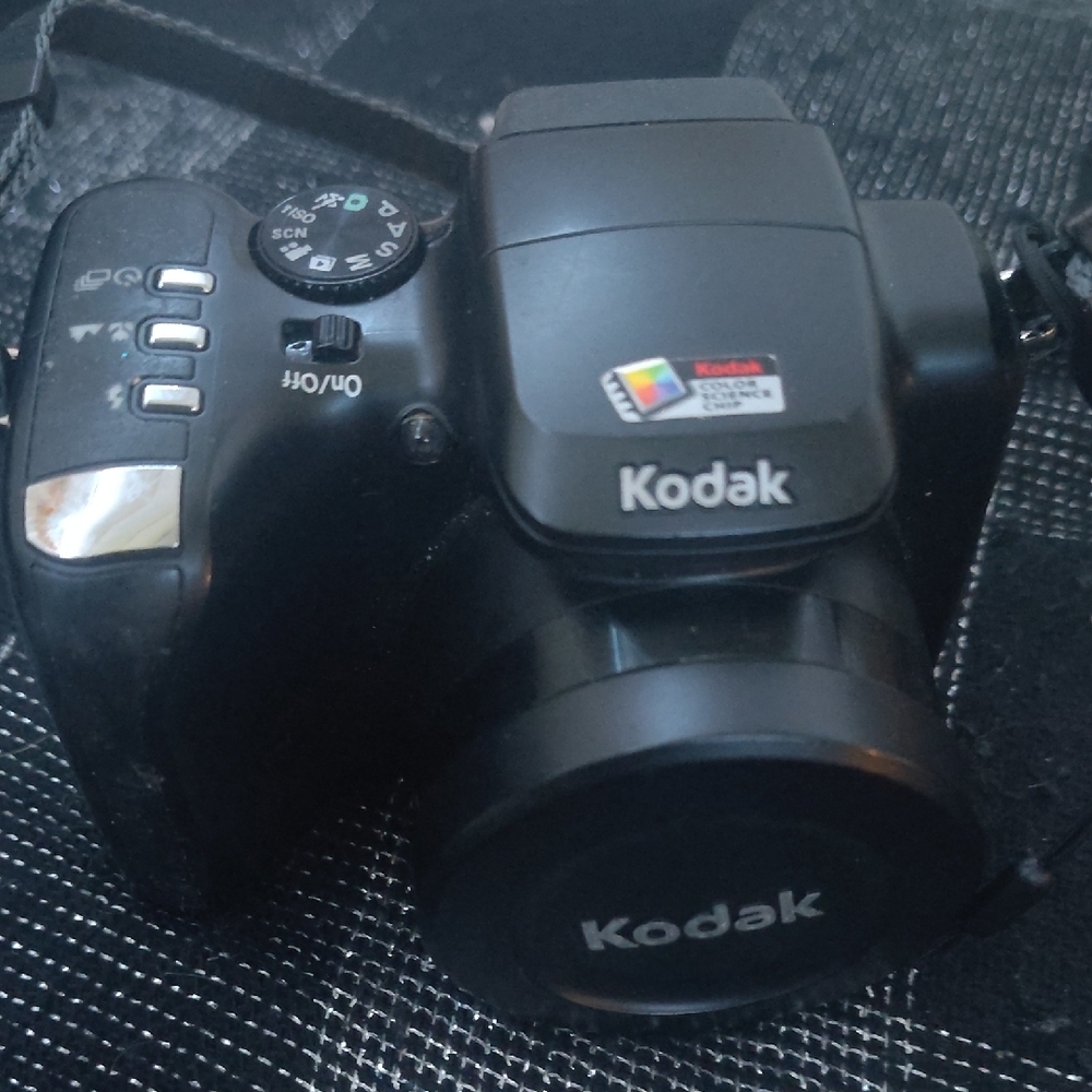 Kodak EasyShare Z712 IS 7.1MP Digital Camera - Black